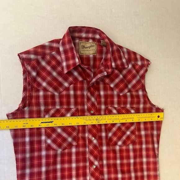 Wrangler Red and White sleeveless Button Down plaid western Shirt Sz-M. P7 - Picture 8 of 12